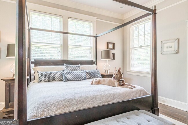 Building Photo - 1878 Cambridge Ave