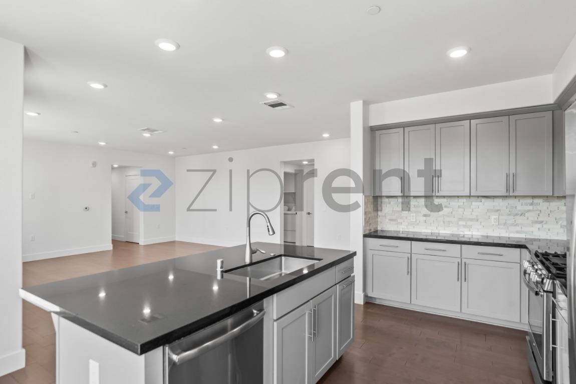 Building Photo - Unit 20
