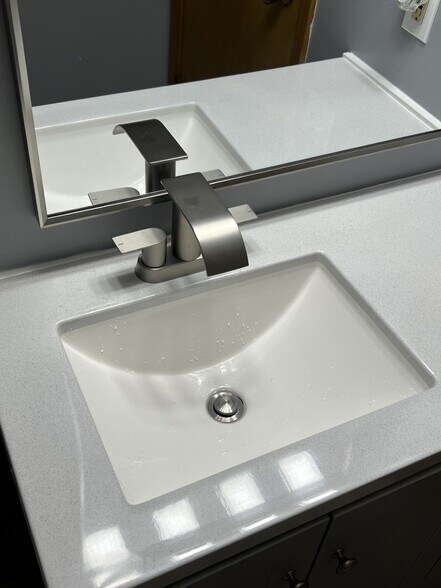 Building Photo - 2716 Alder Creek Dr S