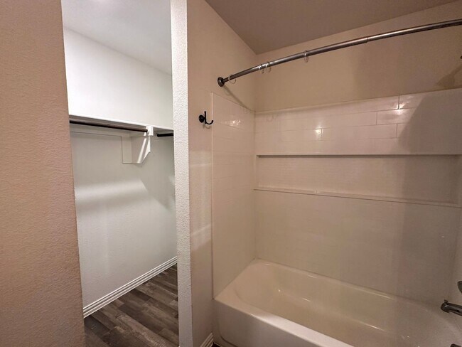 Building Photo - Azle, TX 3 Bedroom / 2 Bath / 2 Car Garage