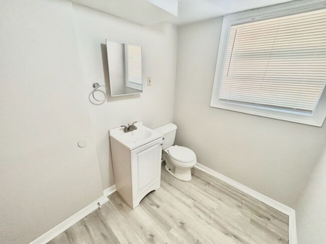 Building Photo - THREE BEDROOM/TWO BATH SPACIOUS HOME - CON...