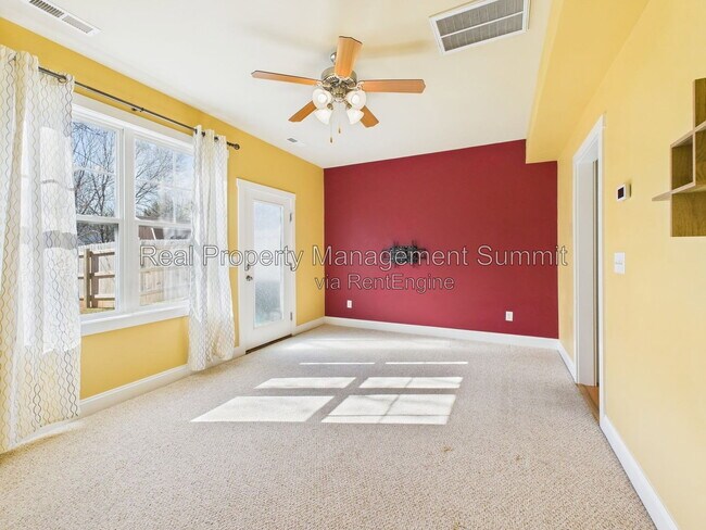 Building Photo - 350 Marquette Ct