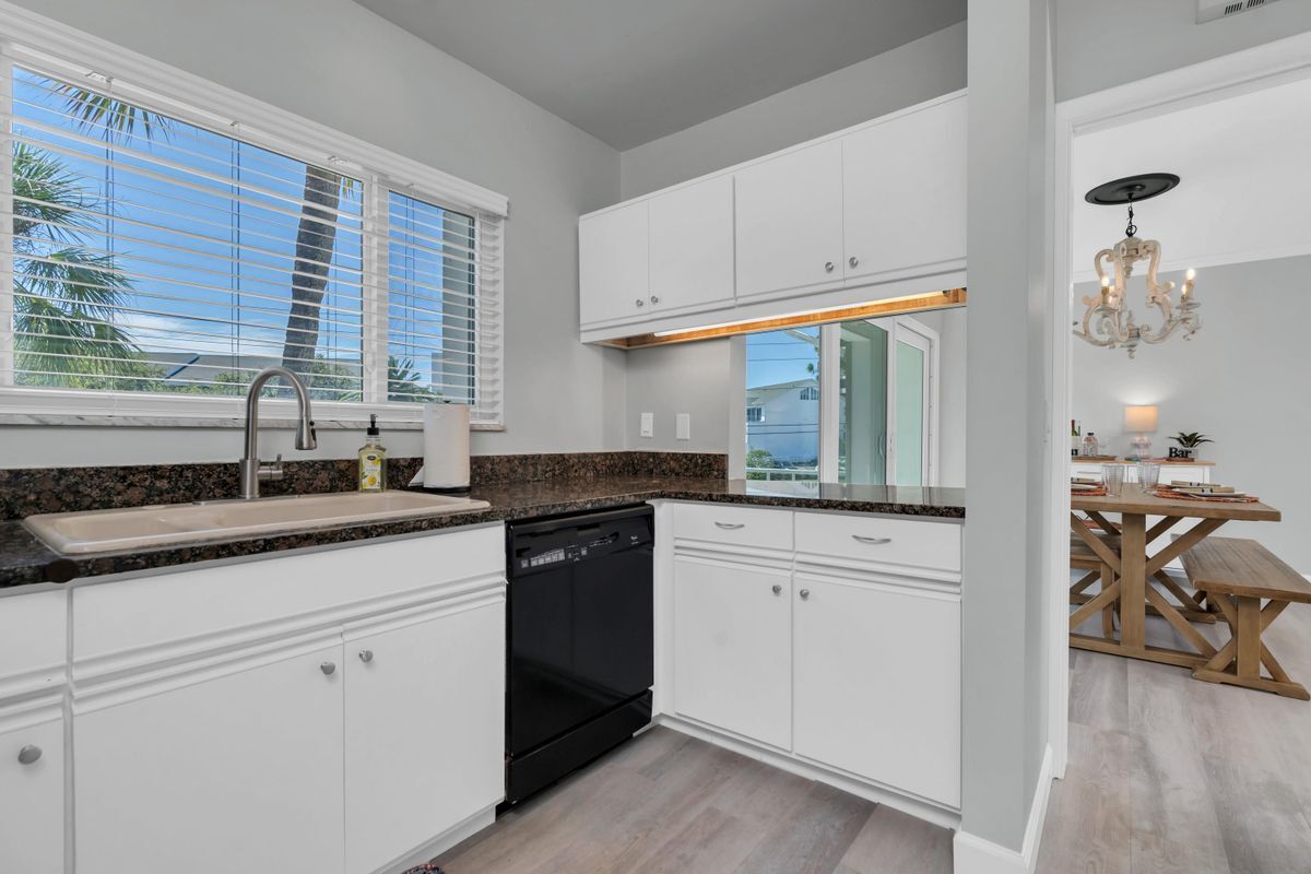 Building Photo - 311 Island Way