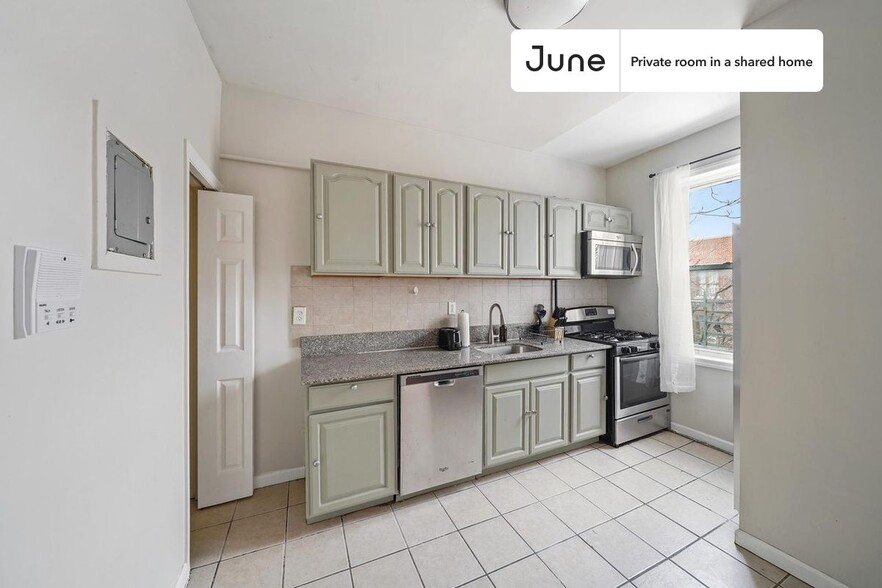 Building Photo - Room in Shared 4 bed/1 bath home