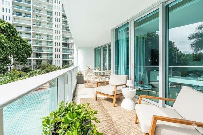 Building Photo - 2627 S Bayshore Dr