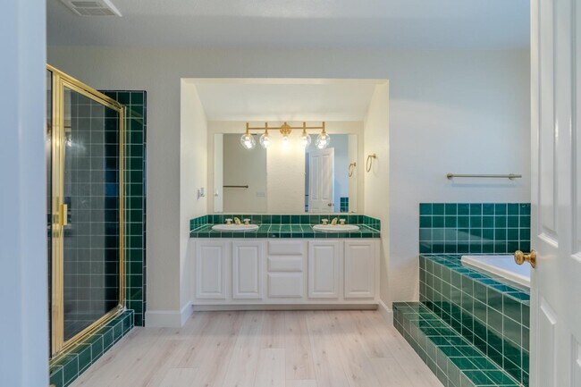 Building Photo - 350 6th St