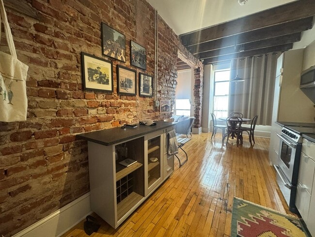 Building Photo - Knoxville Downtown living!!!  Historic Day...