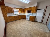 Building Photo - 2 Bed, 1 Bath Single Family Home With Atta...