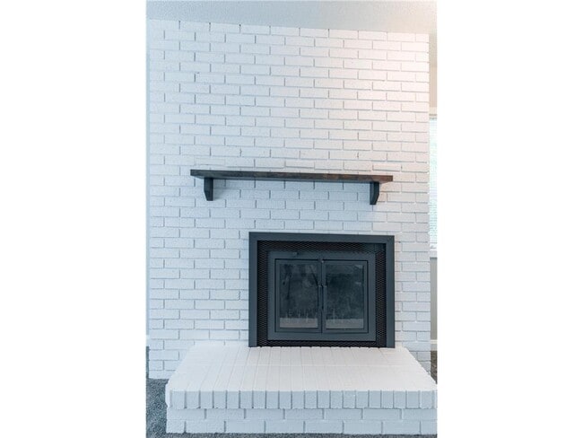 Building Photo - 11020 W River Rd