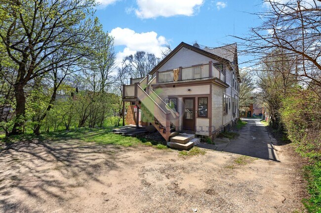 Building Photo - 410 Eastern Ave SE