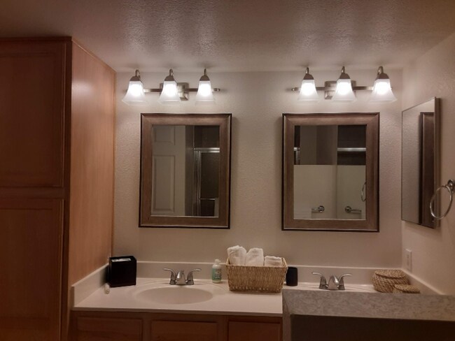 Building Photo - 12222 E Paradise Dr