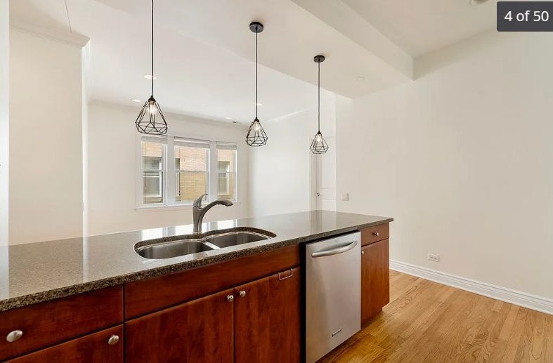 Building Photo - 2555 N Clark St