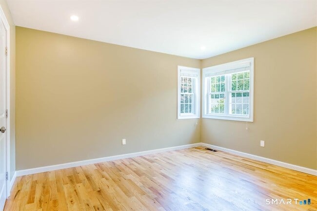 Building Photo - 309 Aspetuck Trail