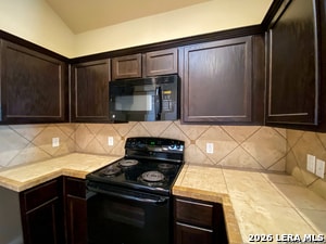 Building Photo - 143 Creekside Villa Dr