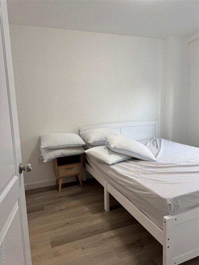 Building Photo - 43-18 Union St