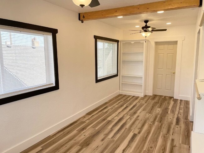 Building Photo - 111 16th Ave S