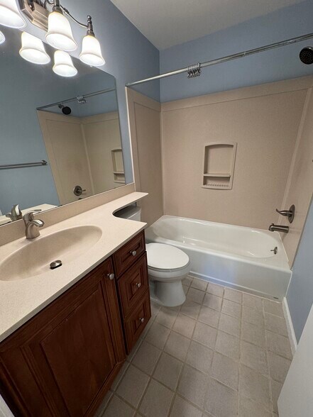 Hallway bathroom - 2103 Society Pl