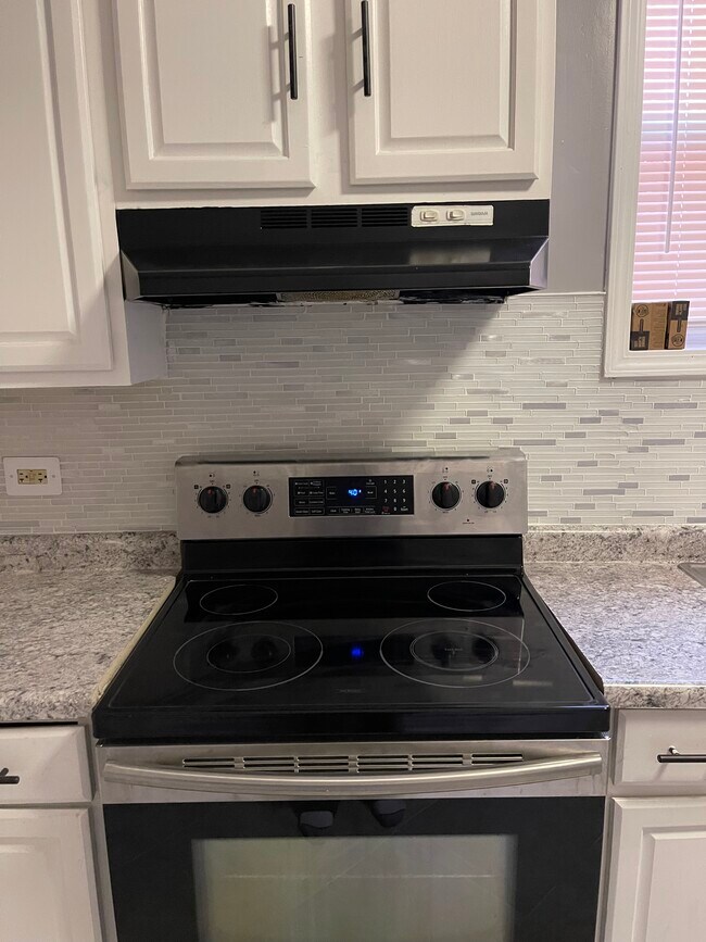 Building Photo - 8040 S Evans Ave