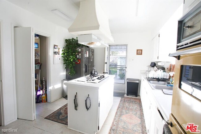 Building Photo - 1 br, 1 bath House - 2322 Wellesley Ave