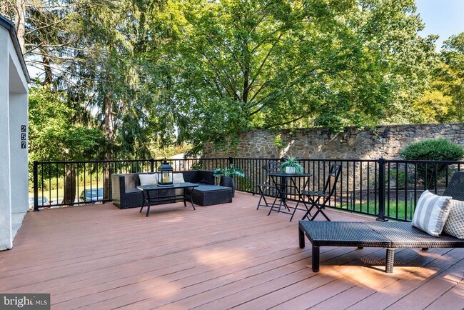 Building Photo - 257 W Chelsea Cir