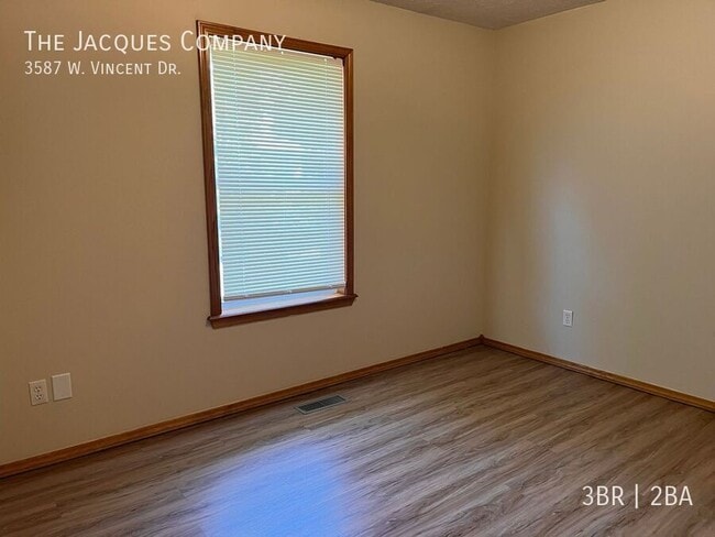 Building Photo - 3587 W Vincent Dr
