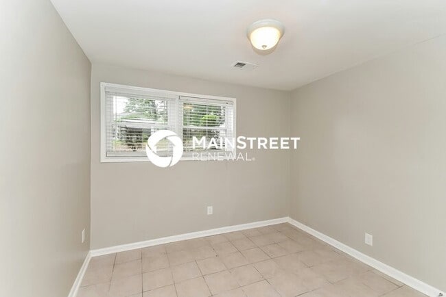 Building Photo - 5 Bedroom Pet-Friendly Home in Atlanta, GA with Main Street Renewal