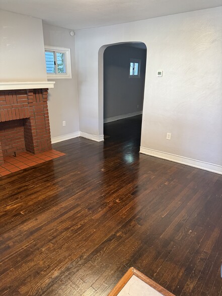 Building Photo - 1129 Woodbourne Ave