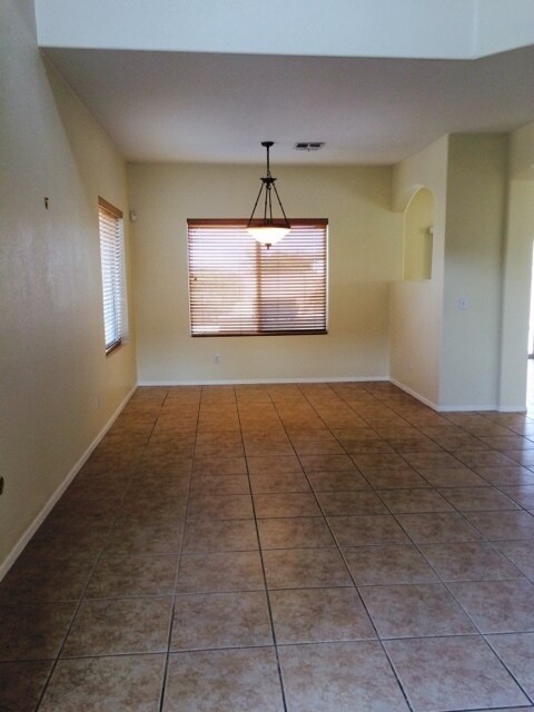 Building Photo - Spacious Continental Ranch Home with Commu...