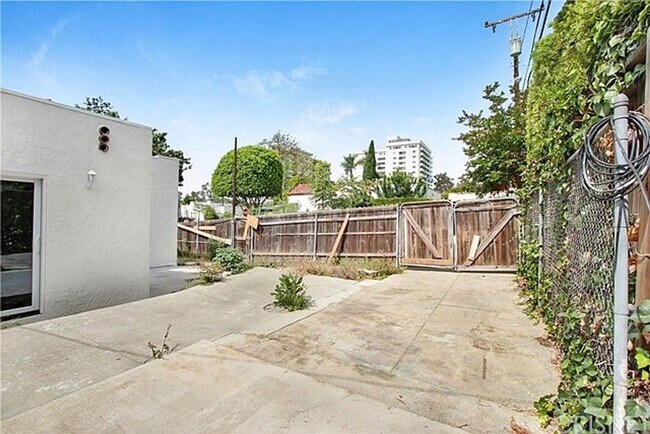 Building Photo - Gorgeous House in Norma Triangle