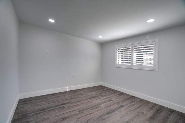 Building Photo - 1043 Springdale Rd