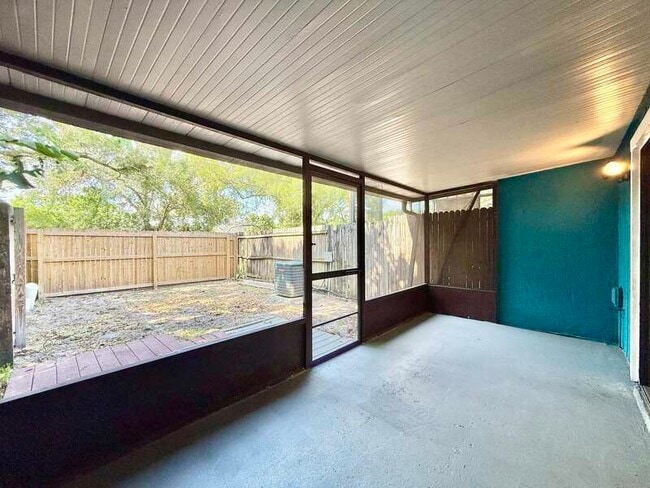 Building Photo - 2820 S Pines Dr