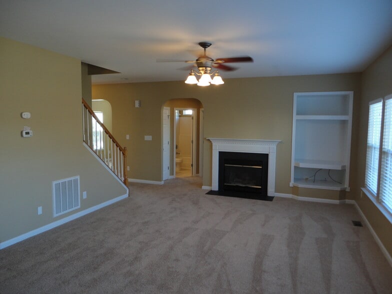 Building Photo - 3227 Enchanting Way