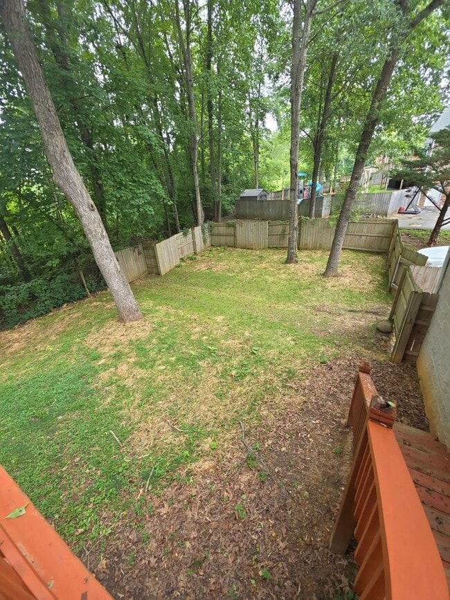 Building Photo - Bright 3 Bedroom Home with Basement, Backyard, and Garage