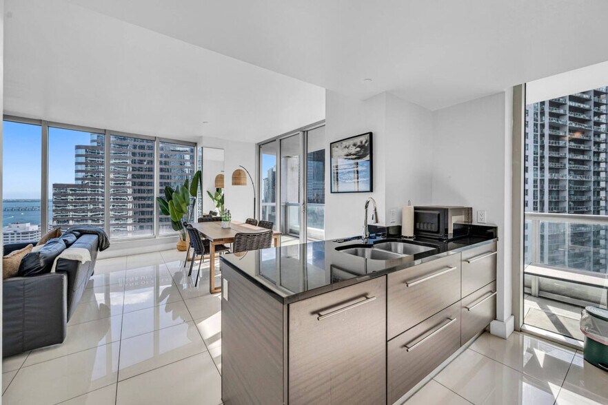 Building Photo - 485 Brickell Ave