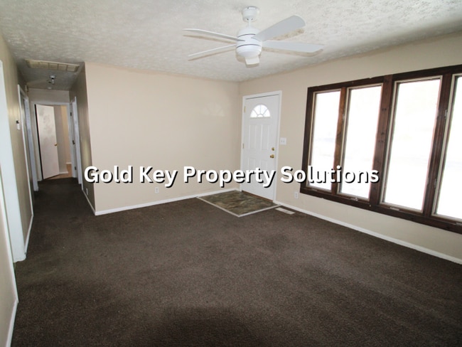 Building Photo - Spacious 3 BR 1 BA Ranch with Main-Level Laundry (SECTION 8 APPROVED)