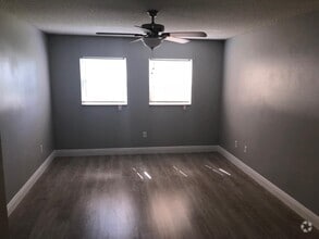 Building Photo - 4 Bed/2Bath