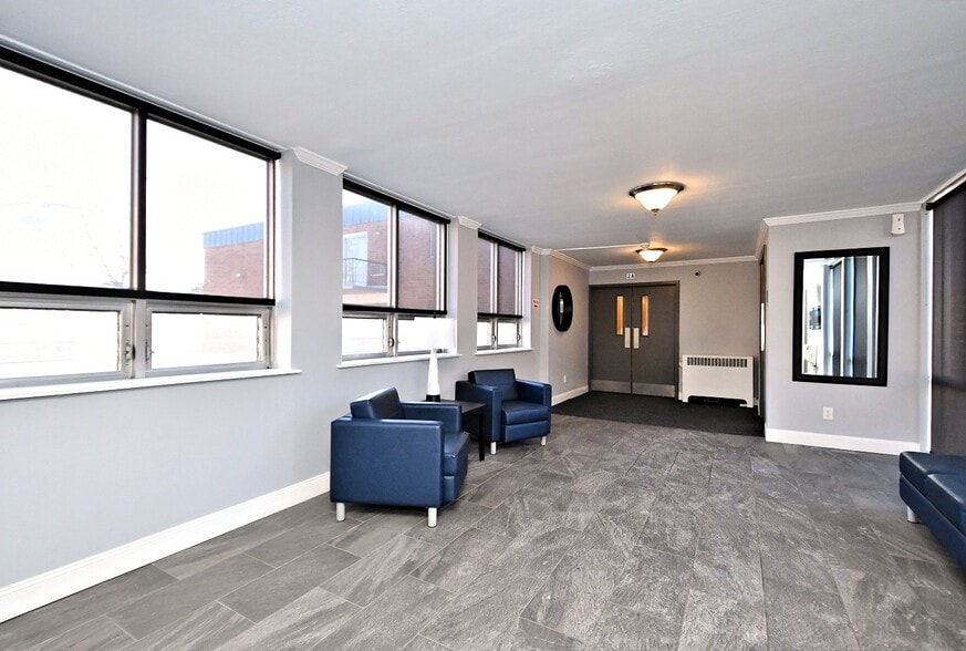 Lobby - 120 N Bethlehem Pike