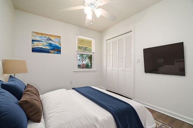 Building Photo - Charming West Ashley Home