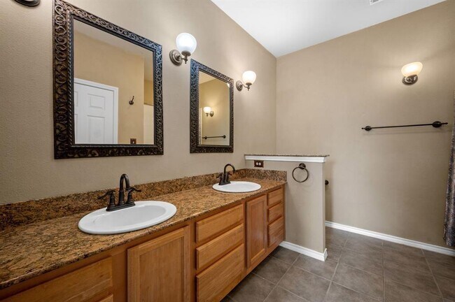 Building Photo - 5306 Beacon Dr