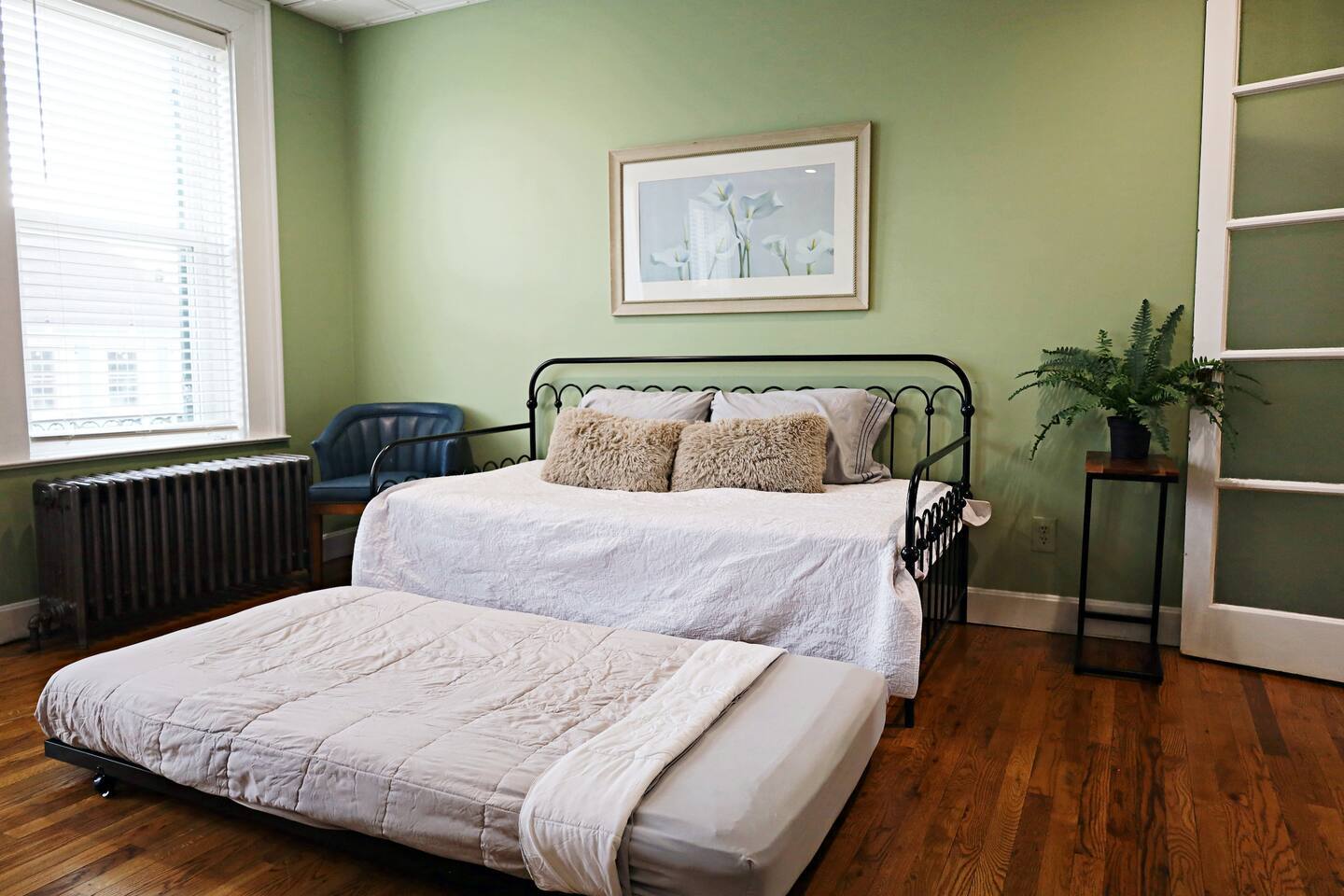 Trundle Bed - 208 Walnut St