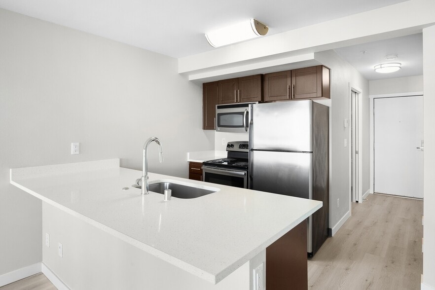 Interior Photo - 999 Hiawatha