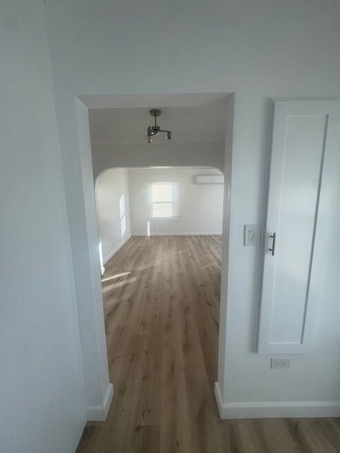 Building Photo - 9924 Rosewood Ave.