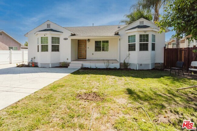 Building Photo - 6712 Cedros Ave