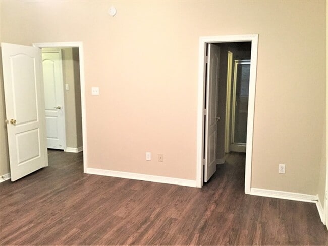 Building Photo - 2213 Perkins Crossing Dr