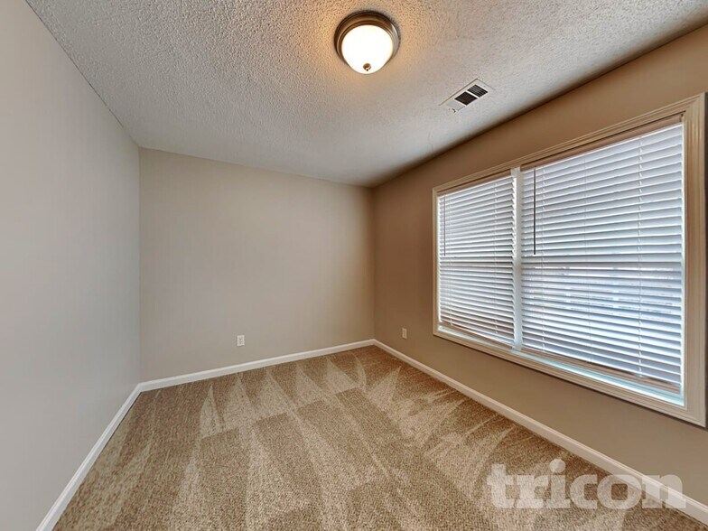 Building Photo - 1239 Eagles Pass
