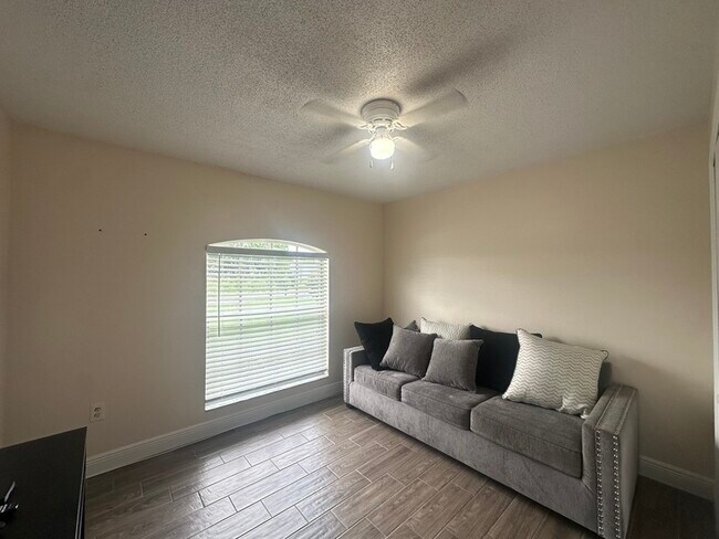 Building Photo - 37 Sawfish Ct