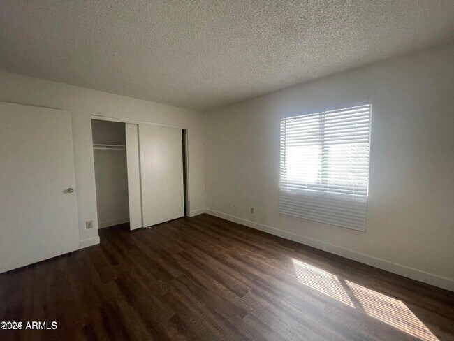 Building Photo - 10614 N 72nd Ave