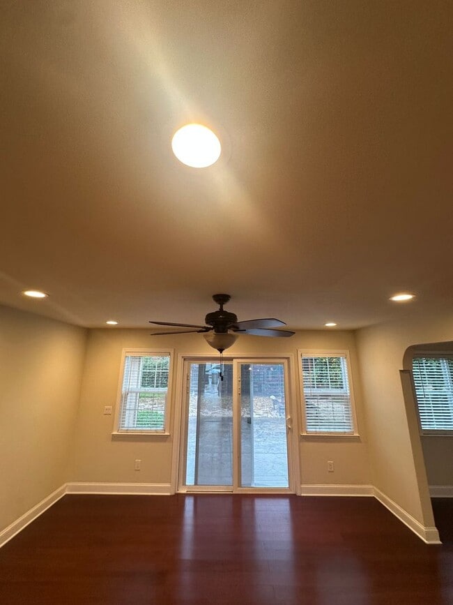 Building Photo - Gorgeous, 3 bedroom, 2.5 bath home, ready for move in