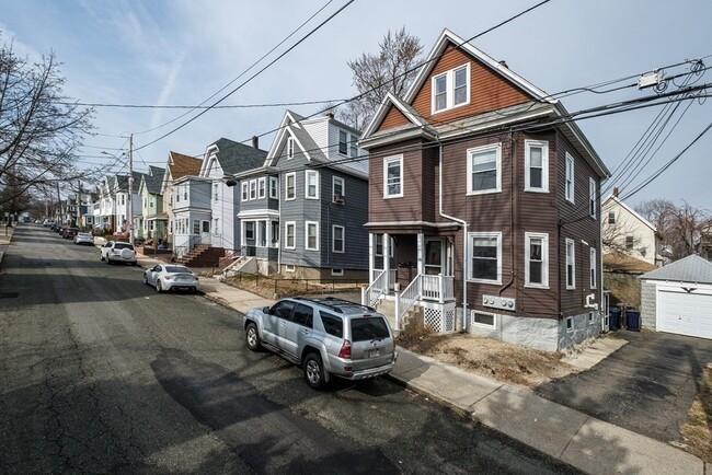 Building Photo - 128 Walnut St