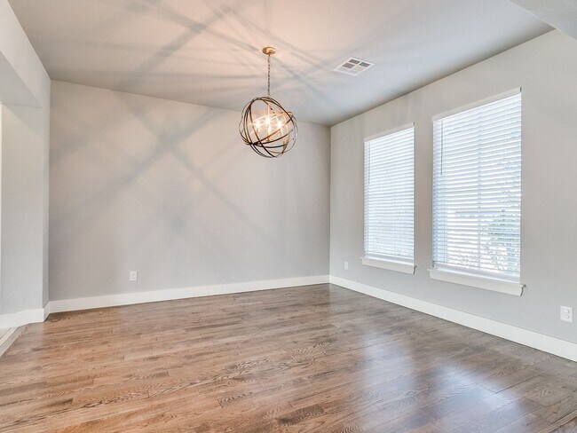 Building Photo - 5 Bedrooms + 3 Baths + Piedmont Schools
